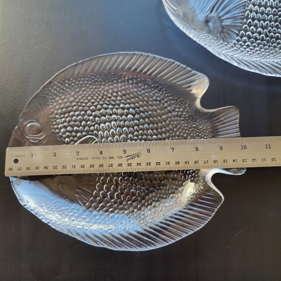 2 vintage Arcoroc Fish Shape glass dinner plates | 1980s - Picture 7 of 10